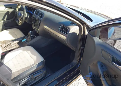 2016 Volkswagen Jetta 1.8T Sport z USA, uszkodzony, nr VIN 3VWD17AJ1GM414620